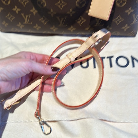 BRAND NEW NEVER WORN Louis Vuitton Brown Monogram Grand Palais handbag - Picture 4 of 10